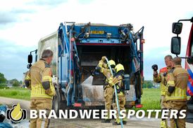 Vrachtwagen in brand Kamersteeg in Hank