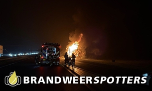 Vrachtwagen in brand (middel brand) BST A59 Li - De Sprang Tankstation Shell A59l de S in Sprang-Capelle