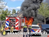 Voertuig in brand Benatzkystraat in Tilburg
