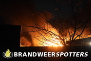 Brand bijgebouw Vennerode in Goirle (+Video)