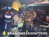 Schip in brand Oude Haven van Drimmelen in Drimmelen