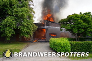 Boerderij in brand (grote brand) Oosterwijksestraat in Alphen (+Video)