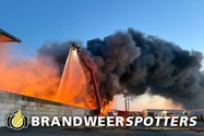 Gebouw in brand (zeer grote brand) Van Puijfelik Recycling Koopvaardijweg in Oosterhout