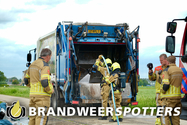 Vrachtwagen in brand Kamersteeg in Hank