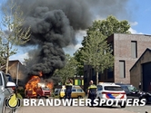 Voertuig in brand Benatzkystraat in Tilburg