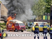 Voertuig in brand Benatzkystraat in Tilburg