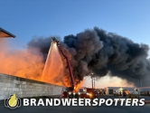 Gebouw in brand (zeer grote brand) (VE: 2) Van Puijfelik Recycling Koopvaardijweg in Oosterhout